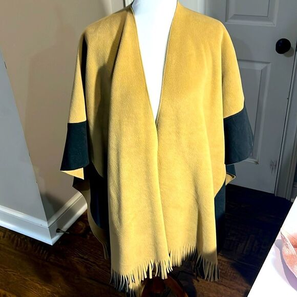 Cute Poncho Style Fringed Reversible Wrap one size Cape. WJKT9 - Picture 1 of 6